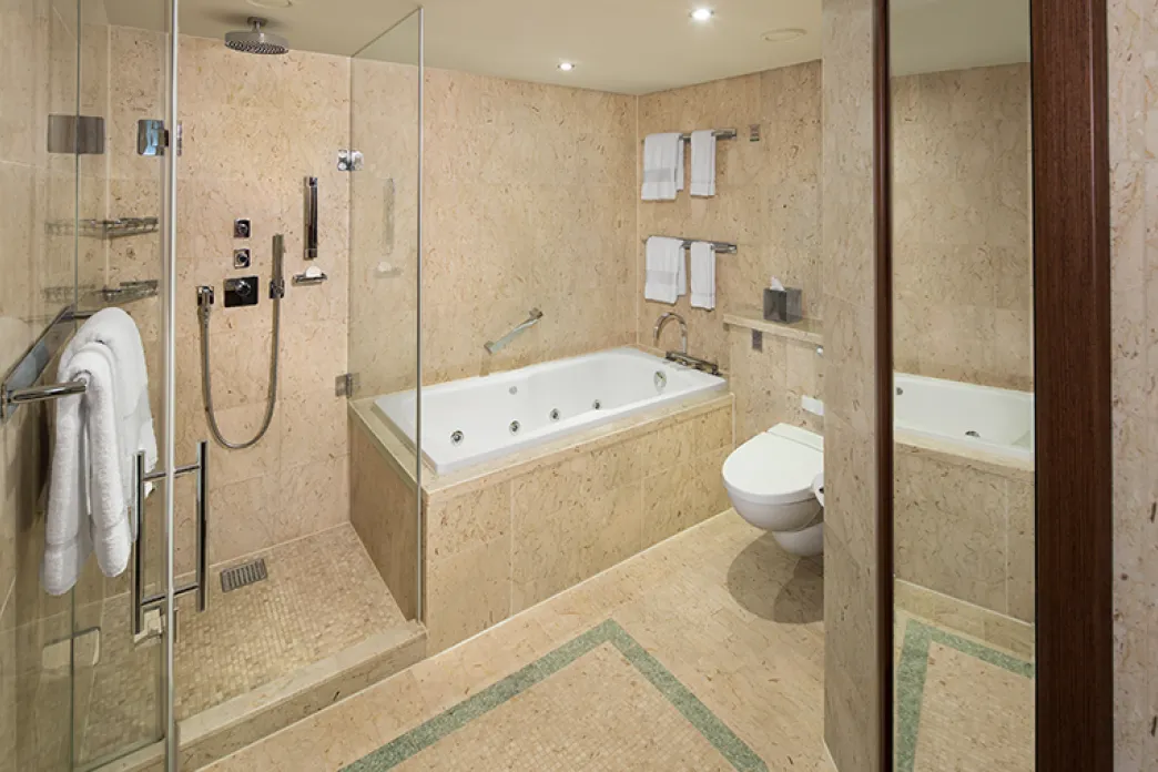 Celebrity Cruises Eclipse - Royal Suite bathroom